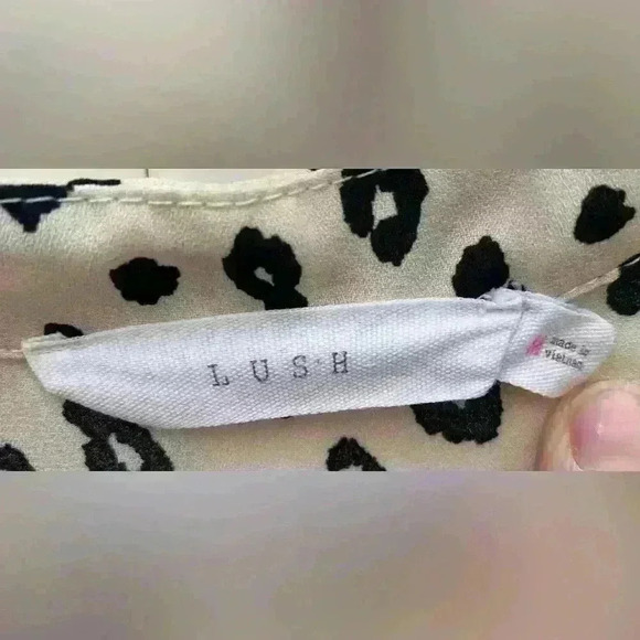 Lush Leopard print 3/4 sleeve blouse SZ medium - Picture 2 of 3